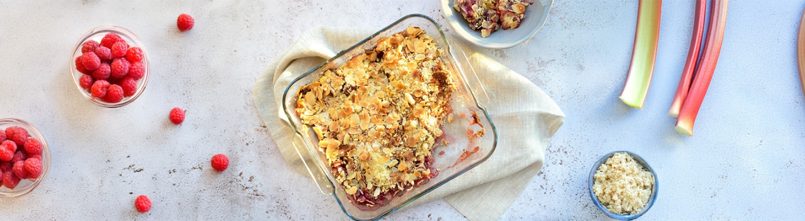 Crumble framboises et rhubarbe